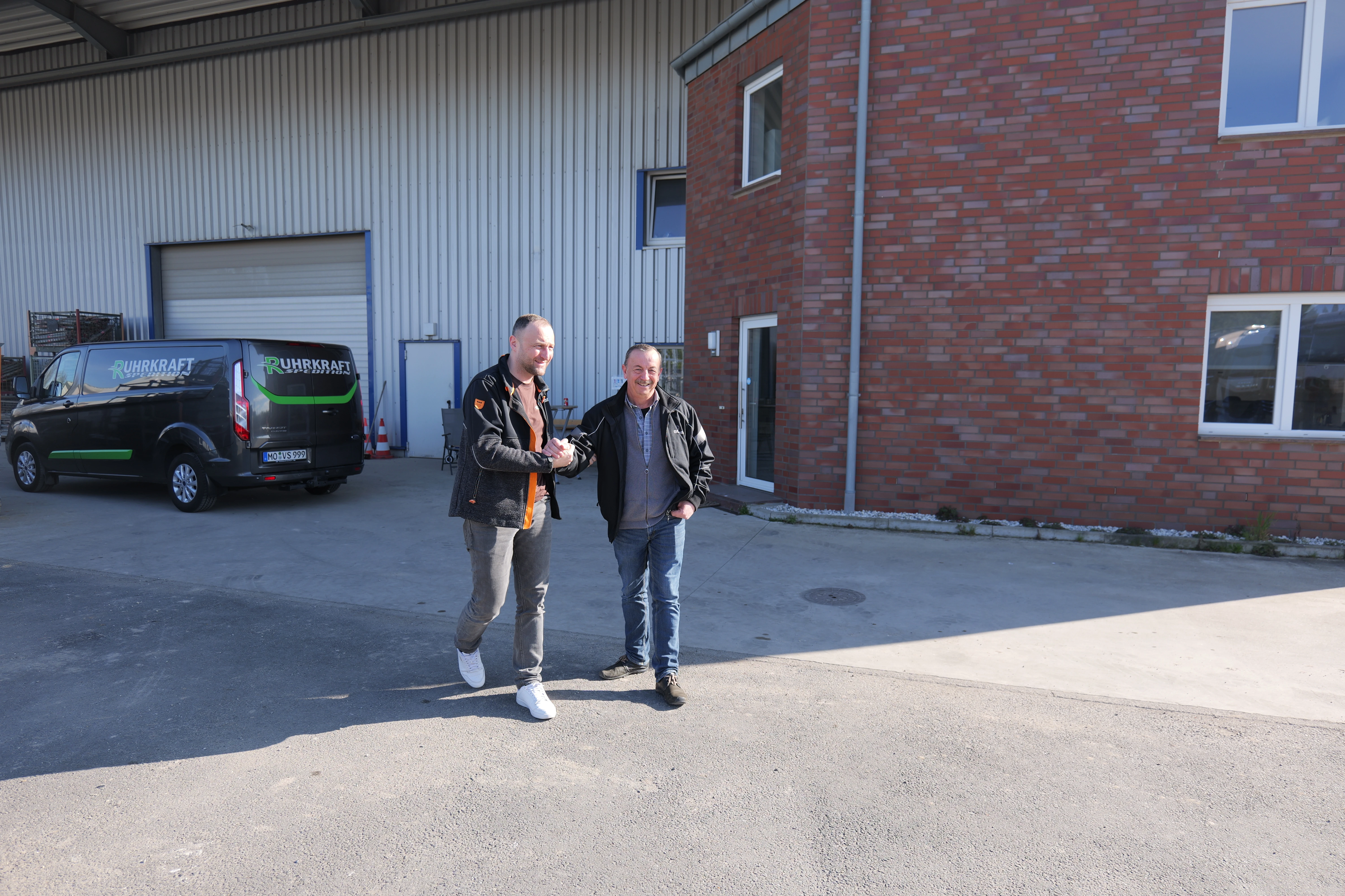 Bild vor unserem Firmengebäude